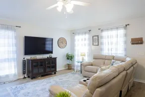 Families Welcome 4 Bedrooms* Near PCC & Beaches - Image 2
