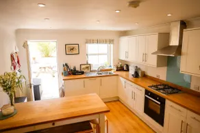 Solent Landing Beachfront Escape - Image 5