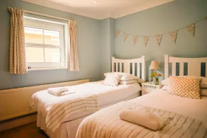 Solent Landing Beachfront Escape - Image 2
