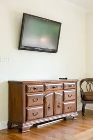 Hillside Haven | 3BR Retreat Sleeps 8 - Image 5