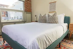Stylish 2BR downtown luxury - Image 3
