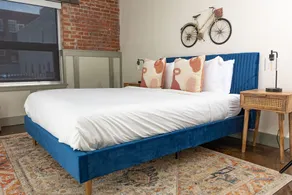Stylish 2BR downtown luxury - Image 2
