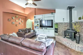 Charming Home < 10 Mi to Sequoia Nat'l Park! - Image 3