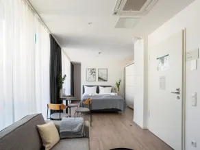 Köln Friesenplatz | Suite XL + Courtyard View - Image 3
