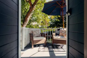 Affordable Luxury- One block to Downtown - Image 3