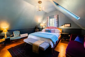 Affordable Luxury- One block to Downtown - Image 5