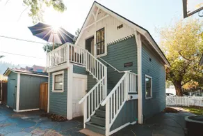 Affordable Luxury- One block to Downtown - Image 4