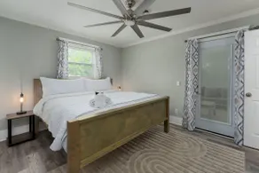 Spacious Kitchen, Living, & Sunroom w/King Bed - Image 5