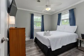 Spacious Kitchen, Living, & Sunroom w/King Bed - Image 2