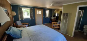 Mountain View Cabin with One King Bed - Image 3