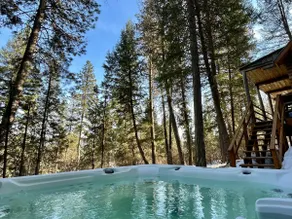 Modern romantic 2-bed log cabin in the forest - Image 2