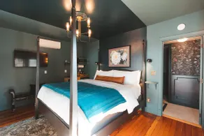 Moody Ashland Escape: Luxe Suite, Copper Tub - Image 4