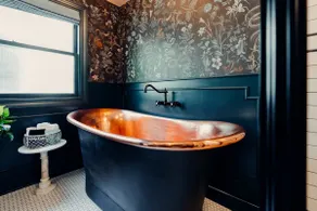 Moody Ashland Escape: Luxe Suite, Copper Tub - Image 3