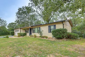 Sunroom & Yard: Charming Hot Springs Home! - Image 3
