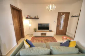 Charming 2 bedroom apartment close to Junior College ETUS1-1 - Image 3