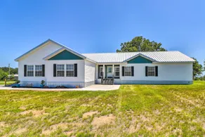 Lakeview Edgemont Escape w/ Fire Pit + Grill! - Image 2