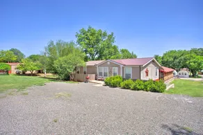 Spacious House ~ 1 Mi to Lake & Boat Ramp! - Image 3