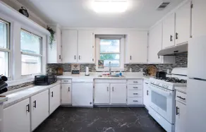 The Den w/ Pool Table & Outdoor Bar - 10 min walk to beach! - Image 5