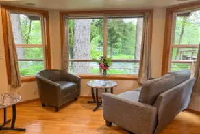 The River House' w/ Deck, on McKenzie River! - Image 4