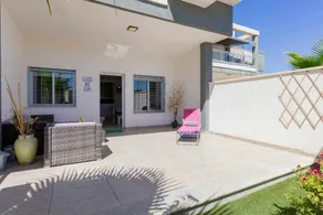 Bungalow Pink garden - Image 3
