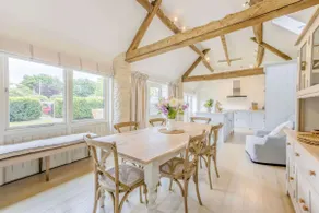 Grade II listed three bedroom holiday home in the Cotswolds - The Byre - Image 2