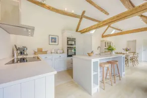 Grade II listed three bedroom holiday home in the Cotswolds - The Byre - Image 3