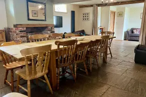 The Holmes Barn - Sleeps 16 - Pet friendly - Image 4