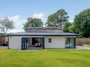 Family-oriented cottage with barbecue & garden - Image 3
