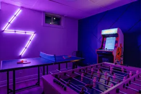 King Bed Farmhouse- w/ Fire-pit, 75” TV, Ping Pong - Image 2