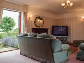 Glossoms Lodge - Image 3