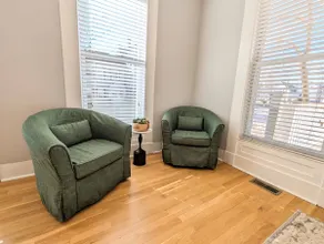 Cozy downtown Manchester 1-bedroom apartment - Image 3