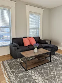 Cozy downtown Manchester 1-bedroom apartment - Image 4