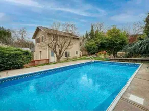 Cozy Condo in East Medford w/ Pool and Hot Tub - Image 5