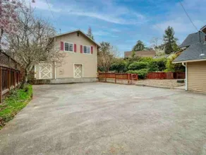Cozy Condo in East Medford w/ Pool and Hot Tub - Image 2