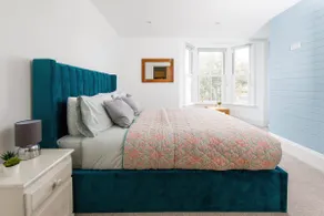 Lovely Seaside Villa & Gardens 40 Metres to Beach - Image 2