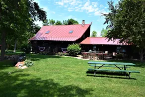 Log Cabin, Great yard, Lots of games - Image 3