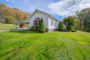 Cottage on Creeper Trail with Wide Open Acreage - Image 3