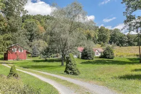 Cottage on Creeper Trail with Wide Open Acreage - Image 4