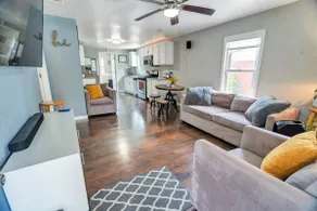 Cheerful 2-Bedroom w/ convenient Expressway access - Image 3