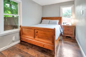 Cheerful 2-Bedroom w/ convenient Expressway access - Image 4