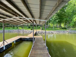 Stunning 7 Bedroom Lake Barkley Home + Hot Tub - Image 4