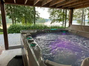 Stunning 7 Bedroom Lake Barkley Home + Hot Tub - Image 2