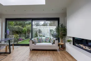 Luxe 3 Bed property with beautiful garden room. - Image 3