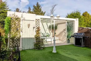 Luxe 3 Bed property with beautiful garden room. - Image 4
