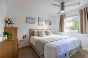 Luxe 3 Bed property with beautiful garden room. - Image 2