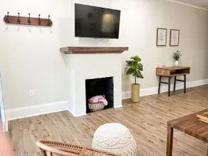 Spacious 1 bed 1 bath with office and free parking - Image 3
