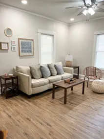 Spacious 1 bed 1 bath with office and free parking - Image 4
