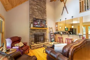 Charming Home near Downtown - Image 3