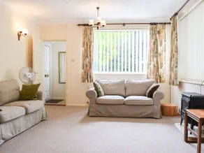 Mona's Bungalow - Image 2