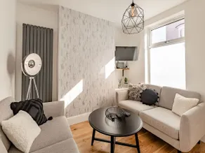 Ida's Place - UK39577 - Image 2